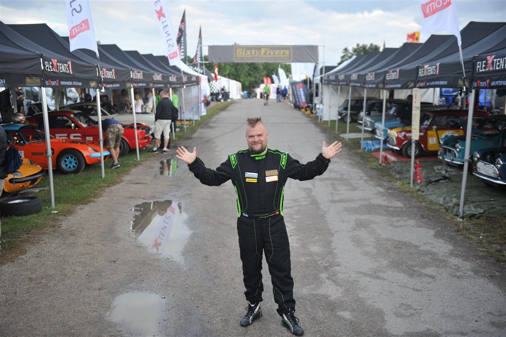 Nikolaj E. Mortensen glæder sig til at kunne præsentere de mange historiske biler fra SixtyFivers ved Classic Race Aarhus i september.
(Foto: Classic Race Aarhus)